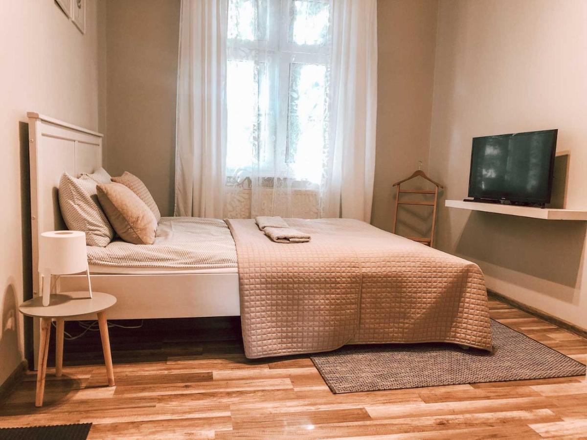 Bankowa 8 Guest Rooms Zielona Gora  Bagian luar foto