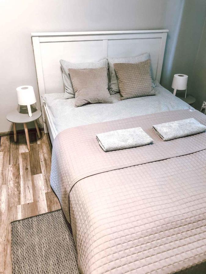 Bankowa 8 Guest Rooms Zielona Gora  Bagian luar foto